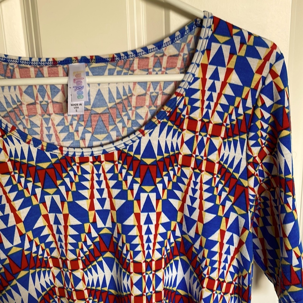 LuLaRoe Perfect T Swing Top – Women’s Small (4–6)